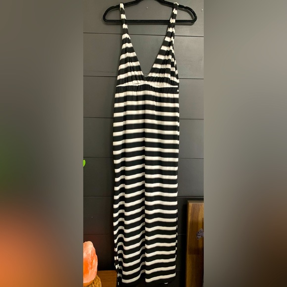 POOF NEW YORK Sleeveless Striped Low V-Neck Maxi Dress Women’s Sz L EUC - Picture 3 of 7